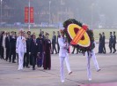 Các đại biểu dự Đại hội đại biểu toàn quốc lần thứ XIII của Đảng viếng Chủ tịch Hồ Chí Minh
