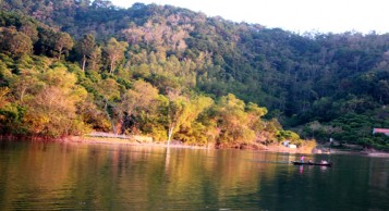 Thời điểm đẹp nhất trên lòng hồ Cấm Sơn